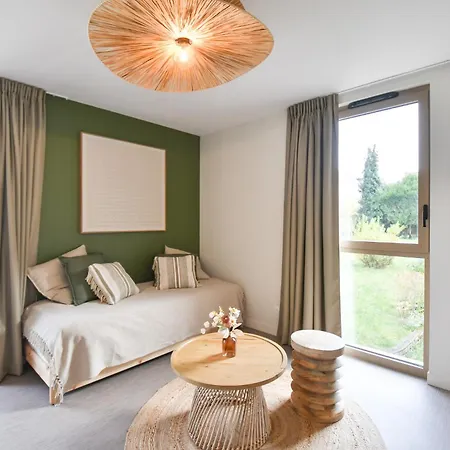Le Clos Des Cadoles Hotel *