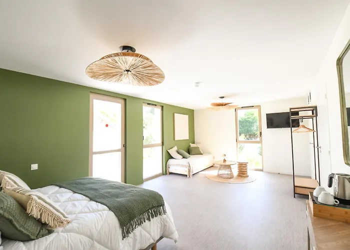 Le Clos Des Cadoles Hotel